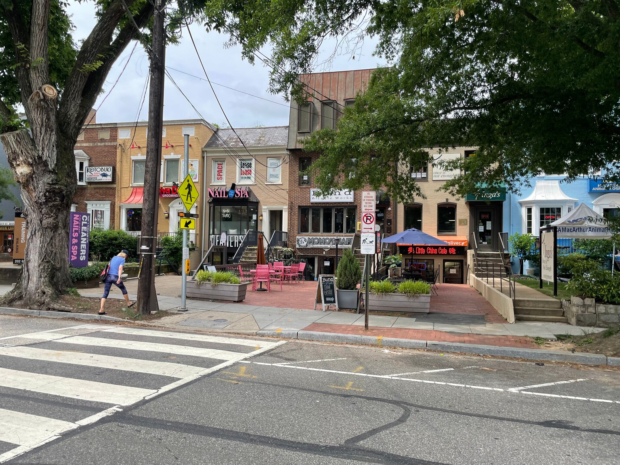 Retail and restaurant area along MacArthur Blvd (0.5 miles west of our condo) - 4555 MacArthur Blvd NW