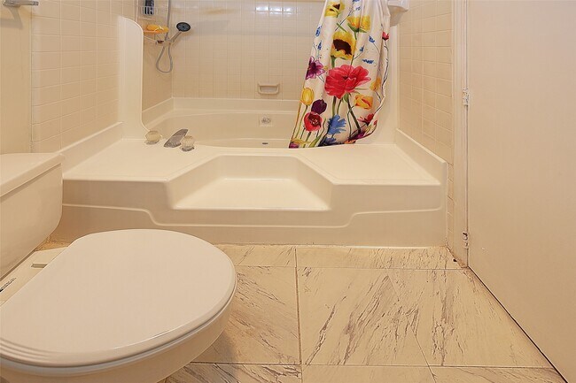 Building Photo - 2213 S Braeswood Blvd