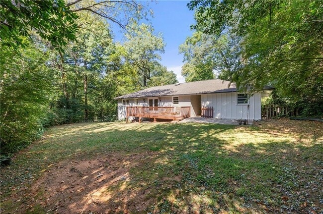 Building Photo - 535 Valley Ln NE