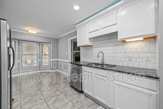 Building Photo - 4320 Falls Dr