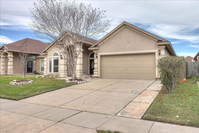 Building Photo - 5834 Aava Dr