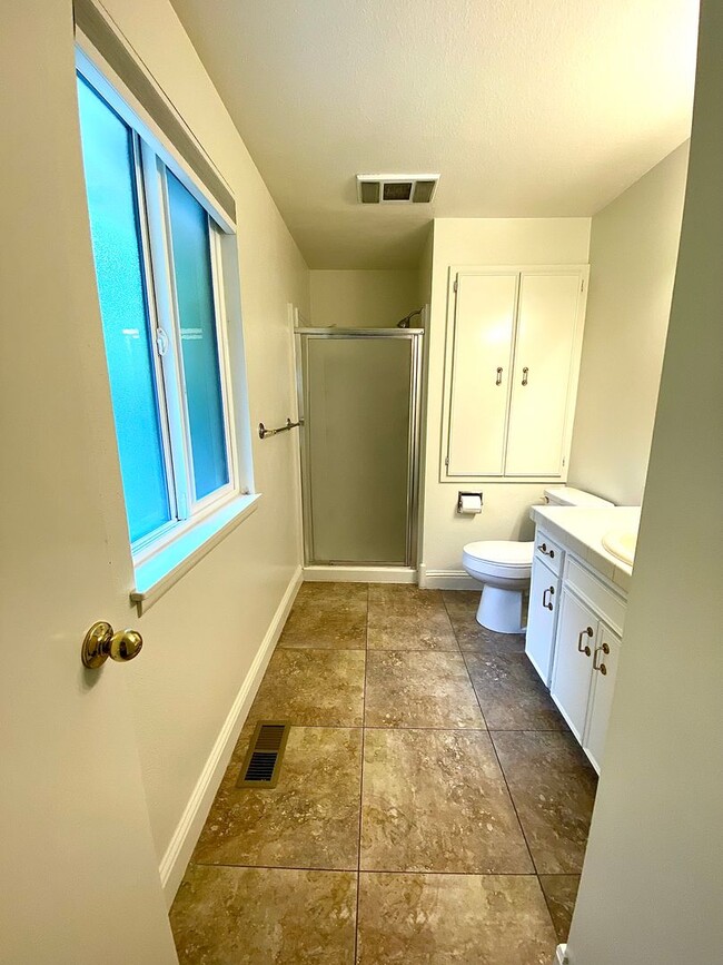 Building Photo - Lovely Highlands Home w/a View Available 7...