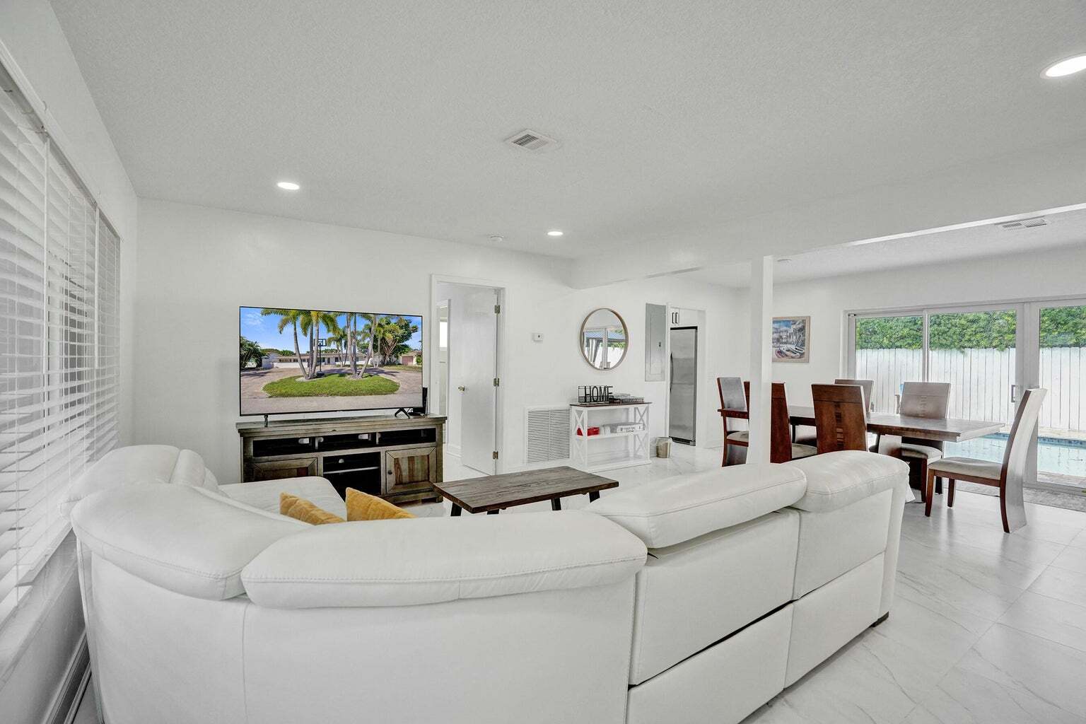 Building Photo - 1633 SE 5th Ct