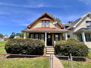Building Photo - 3 Bedroom House