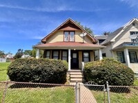 Building Photo - 3 Bedroom House