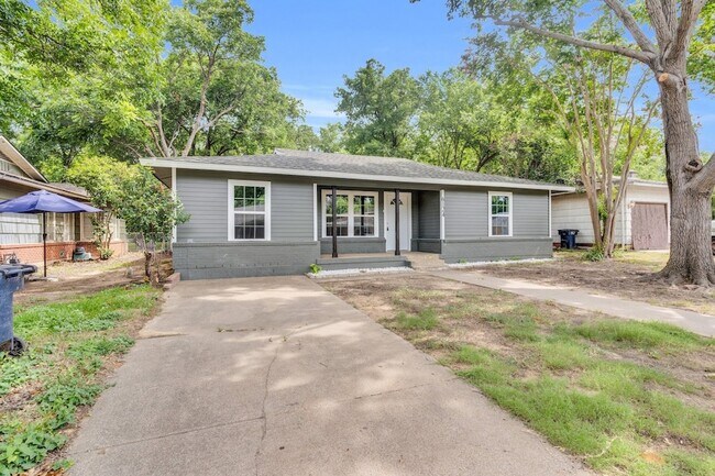 Building Photo - 6124 Sundown Dr