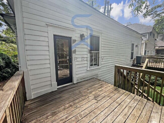 Building Photo - Move in before October 31st and get a $250...