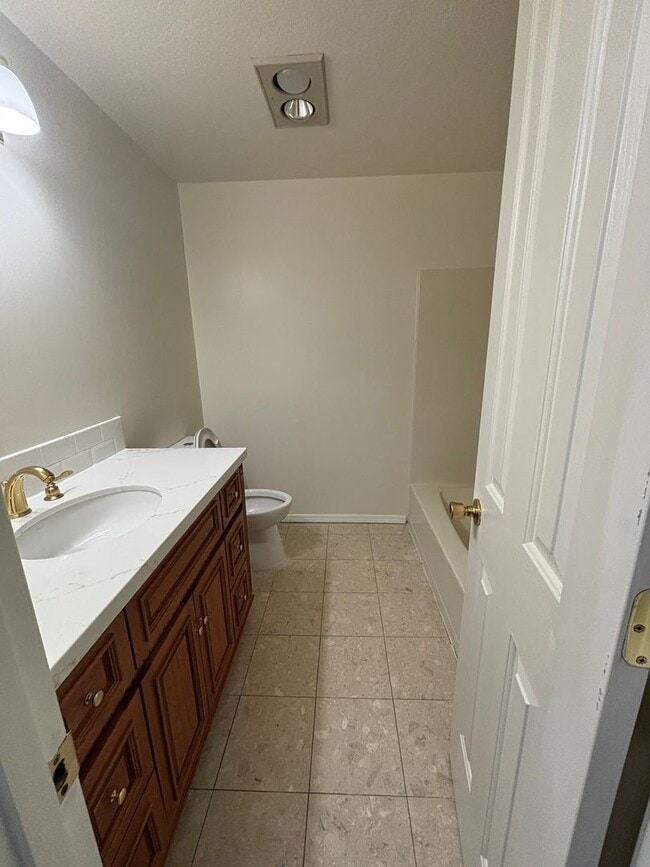 Building Photo - Corner Lot, RV Parking in North Medford!!
