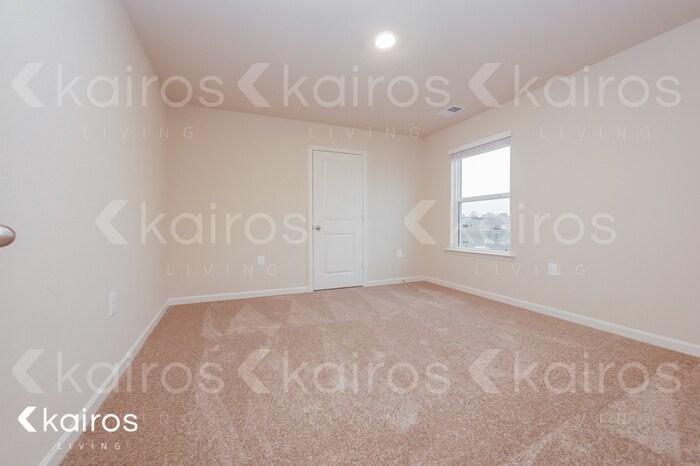 Building Photo - 1041 Pilgrim Ln