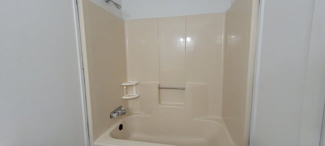 Building Photo - 3 bedroom 2 bathroom mobile home in Quarry...