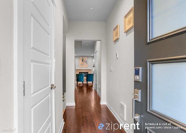 Building Photo - 4 br, 3.5 bath Townhome - 1325 Seattle Hil...