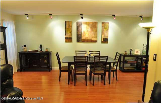 Building Photo - 13 S Pointe Cir