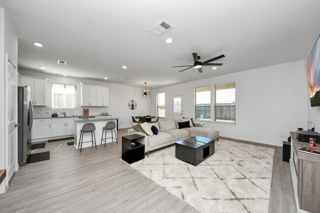 Building Photo - 3113 Paso Fino Dr