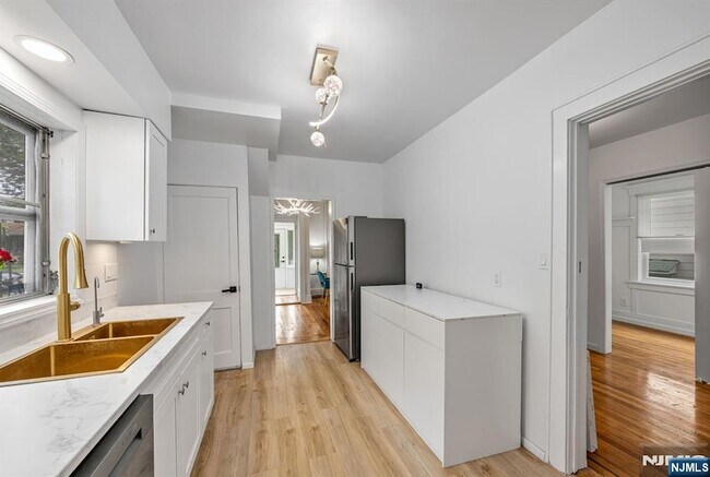 Building Photo - 133 Highwood Ave