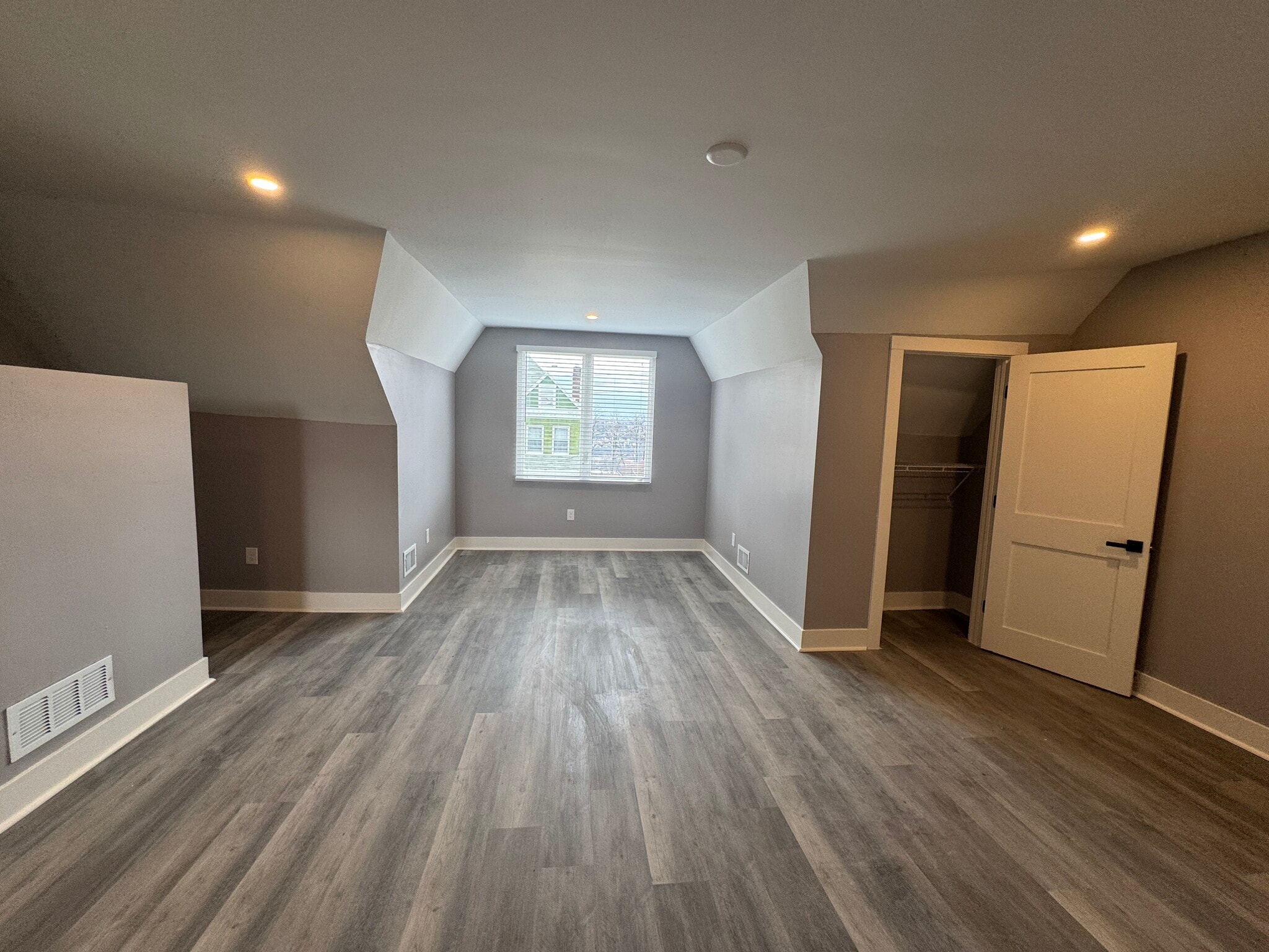 Building Photo - 3374 Webster Ave