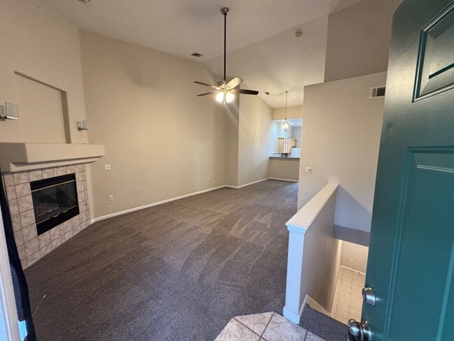 Building Photo - Town Home for Rent!