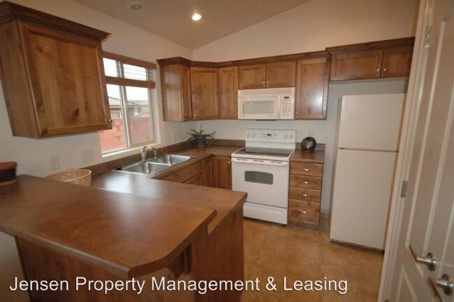 Building Photo - 3 br, 2 bath House - 311 West 270 South