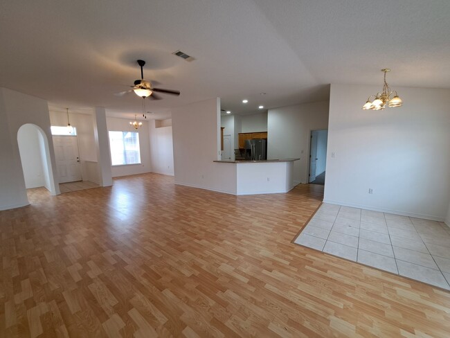 Building Photo - Recently renovated 4BR/3BA close to NAS an...