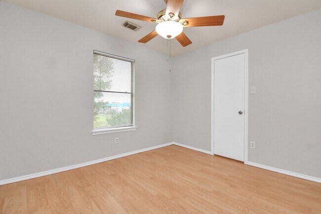 Building Photo - 3919 Rolling Springs Ln