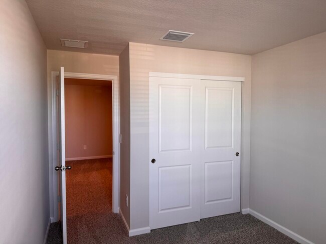 Building Photo - 496 Salisbury Cir
