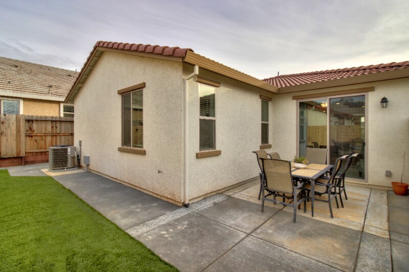 Building Photo - 613 Morning Glory Cir