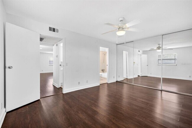 Building Photo - 1801 Bedford Ln