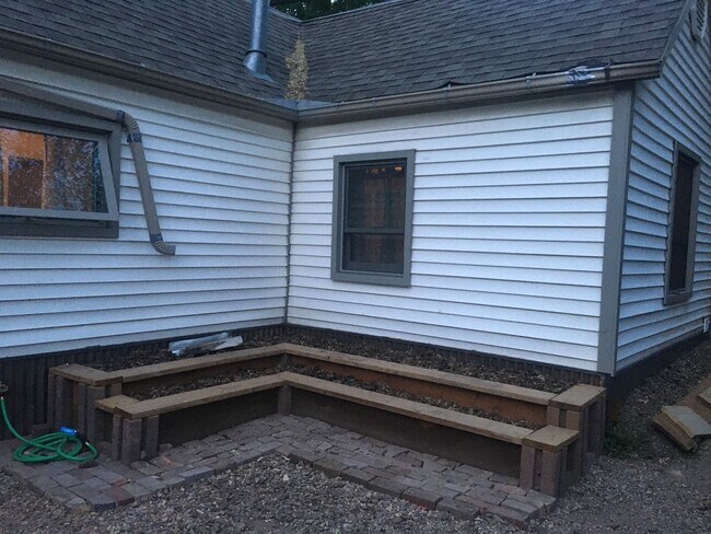 Building Photo - Furnished One Bedroom plus Office One Bath Seasonal Rental in Downtown Glenwood Springs