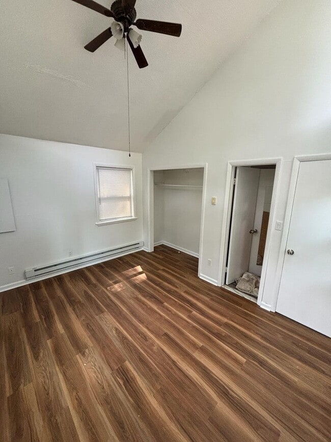 Building Photo - Beautifully remodeled 3 bedroom home in an...