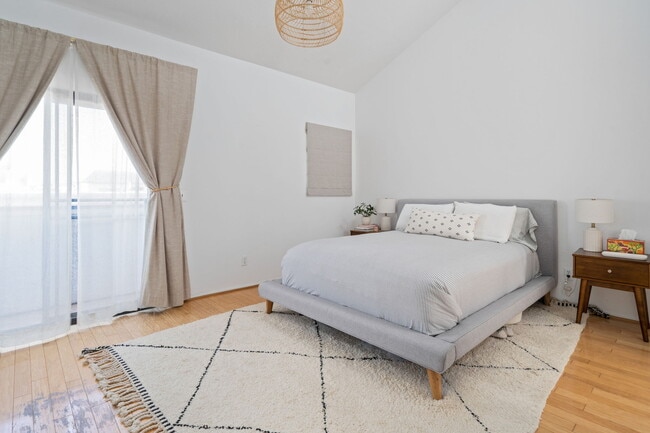 Building Photo - 12726 Mitchell Ave