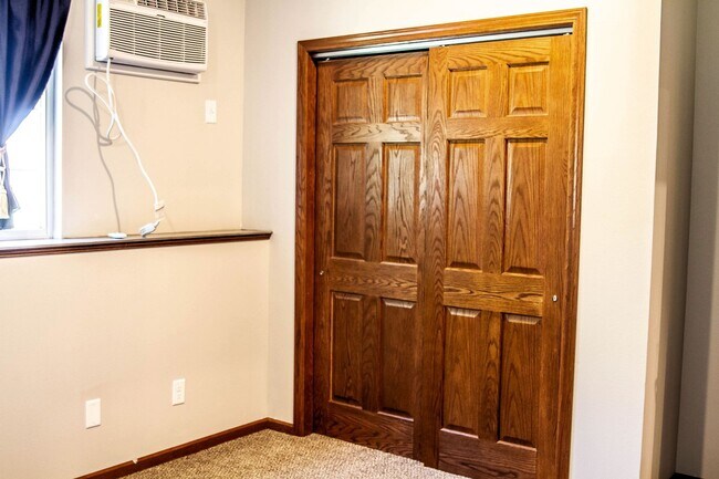 Building Photo - 613 Sheldon St