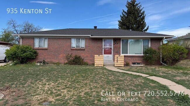 Building Photo - 935 Kenton St