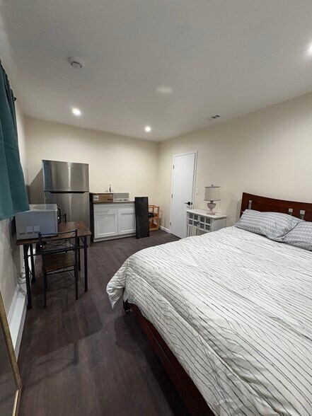 Building Photo - 35887 Lourdes Dr