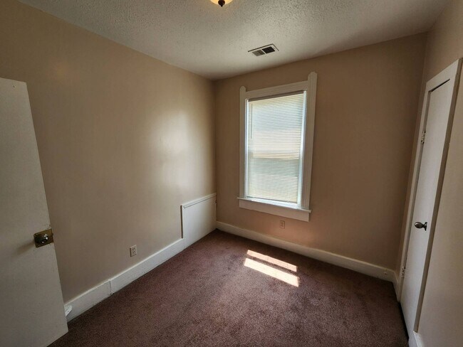 Building Photo - 4629 Storer Ave