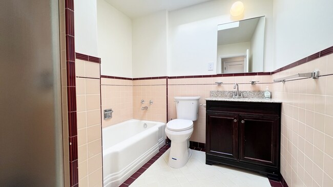 Building Photo - 11-13 Milton