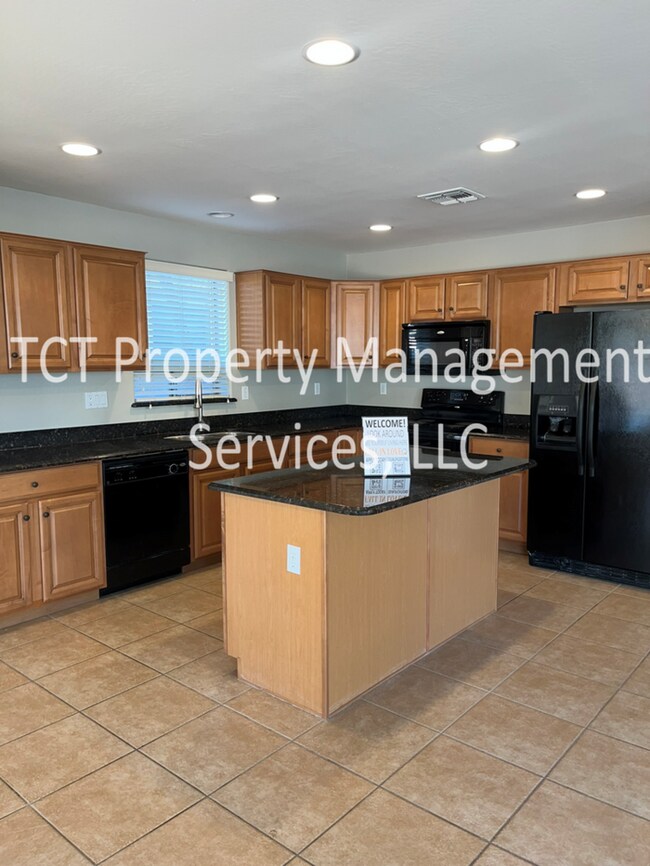Building Photo - Large Home in Pecan Creek South