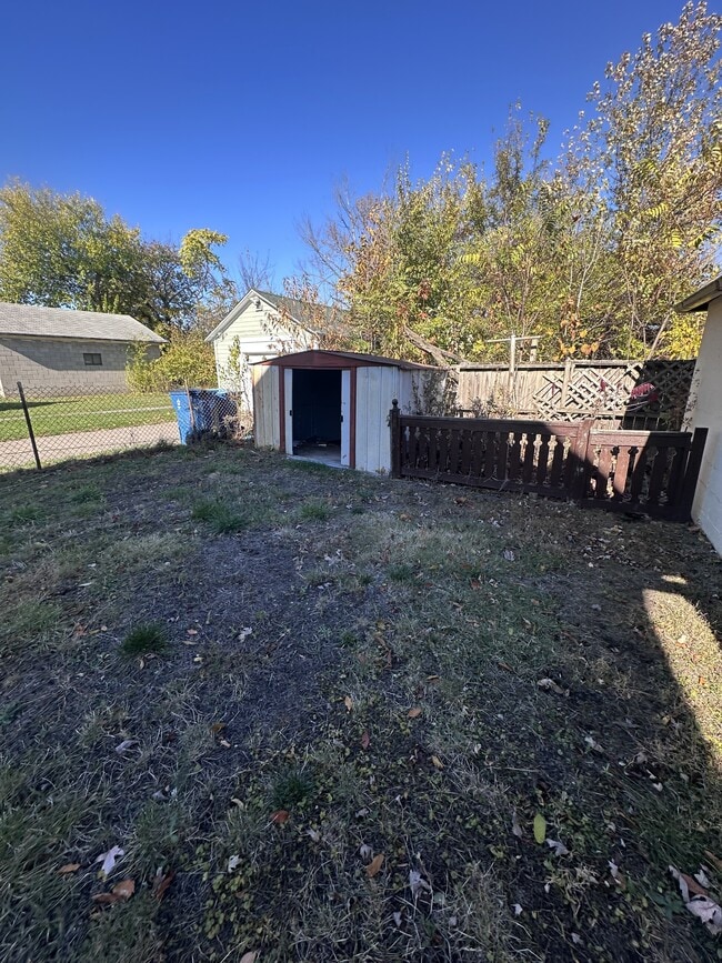 Building Photo - 223 E 27th St