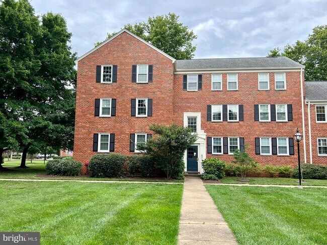Building Photo - 6511 Potomac Ave