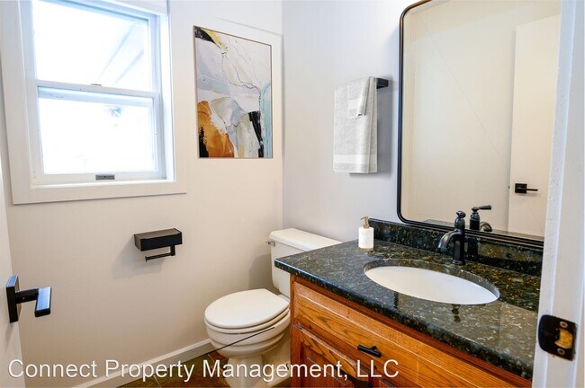 Building Photo - 6 br, 3.5 bath House - 121 W Graf Street