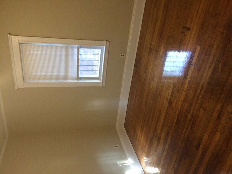 Building Photo - 98 Forest Hills St