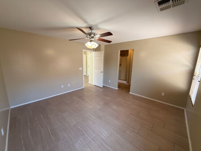Building Photo - Updated 4x2 Buckeye Home *NO* Carpet & Downstairs Primary Bed!