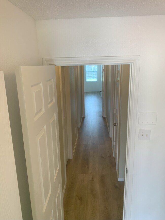 Building Photo - 714 Kinston Ct