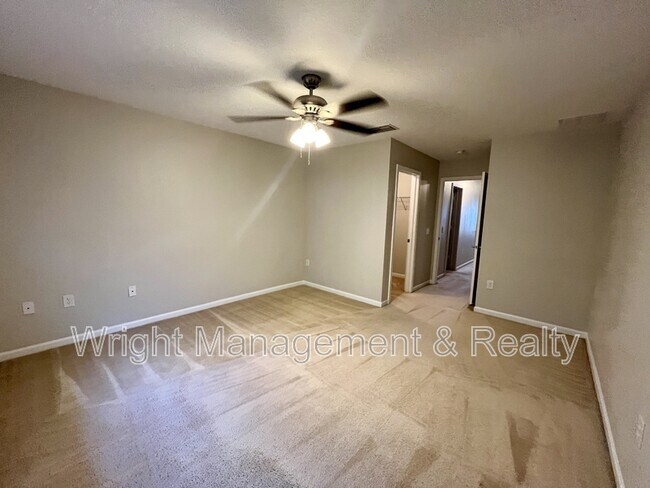 Building Photo - 8202 Downpatrick Ct