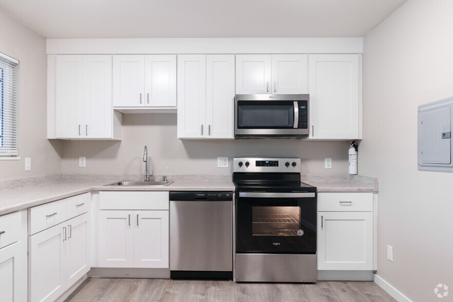 2BR, 1BA - Kitchen - Brio Apartments