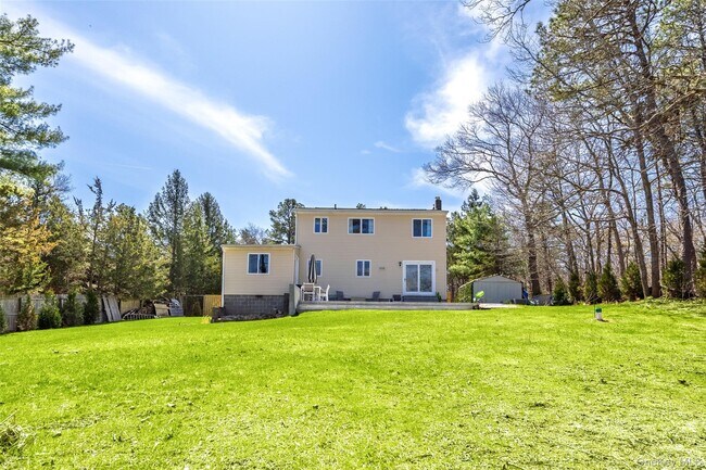 Building Photo - 371 S River Rd