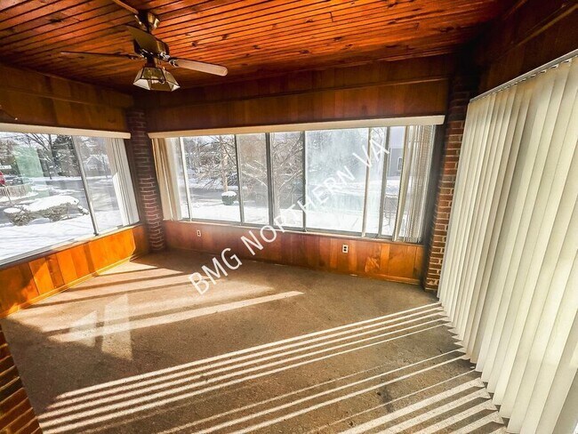 Building Photo - 2300 N Buchanan St