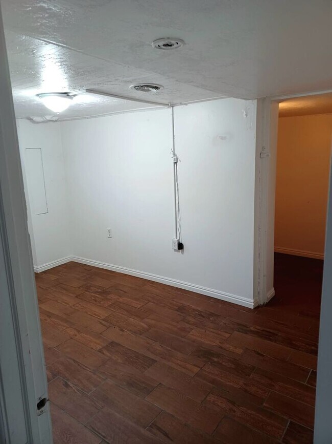 Building Photo - 1300 E Duplex