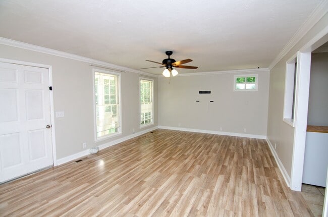 Building Photo - Beautiful home in Fairview