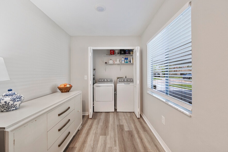 Kitchen area and laundry - 3568 Raintree Ln