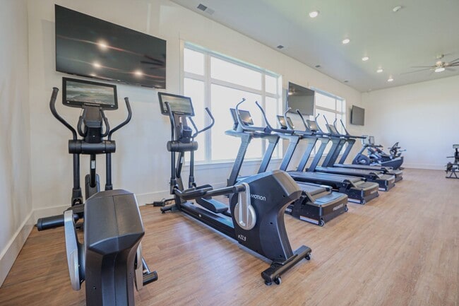 Building Photo - END UNIT - 3 BED 2.5 BATH LUXURY TOWNHOME ...