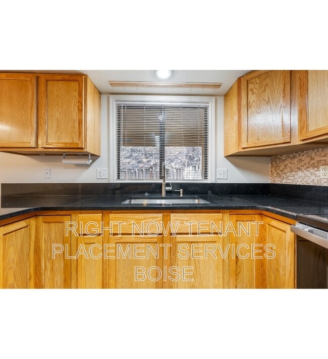 Building Photo - 1760 Woodbridge Ln